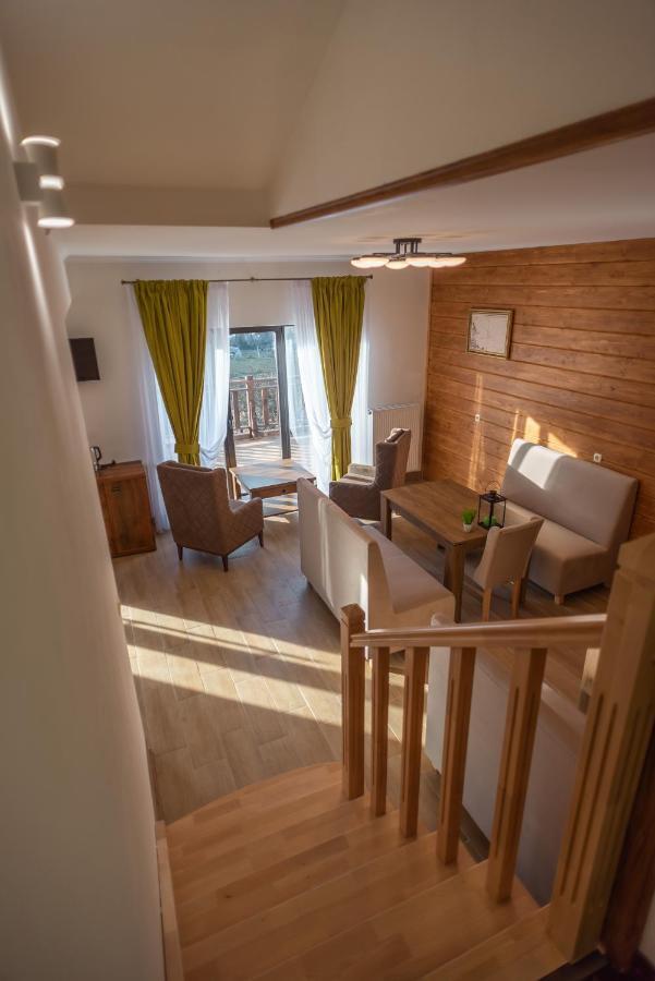 Residence Nesh Tatariv Eksteriør bilde